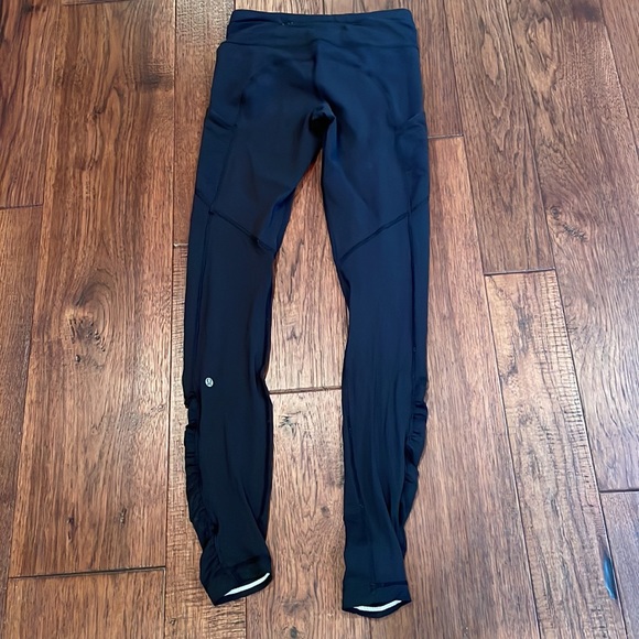 Lululemon size 4 black full length leggings - Picture 2 of 8